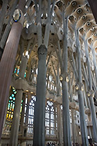 Barcelona, wnętrze Sagrada Familia