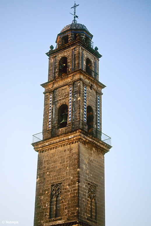 Przypominająca minaret dzwonnica katedry w Jerez de la Frontera
