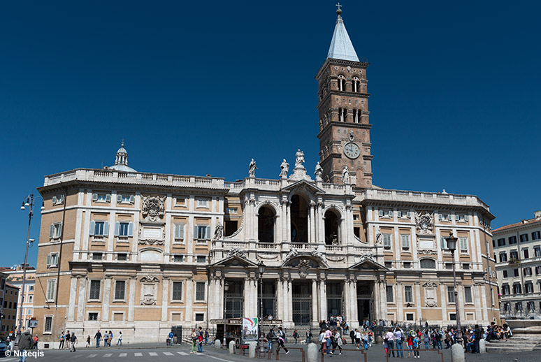 Rzym, fasada bazyliki Santa Maria Maggiore wraz z pałacami