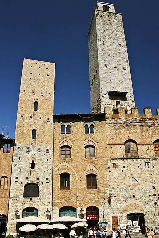 San Gimignano, wieże na Piazza del Duomo, wyższa Torre Rognosa