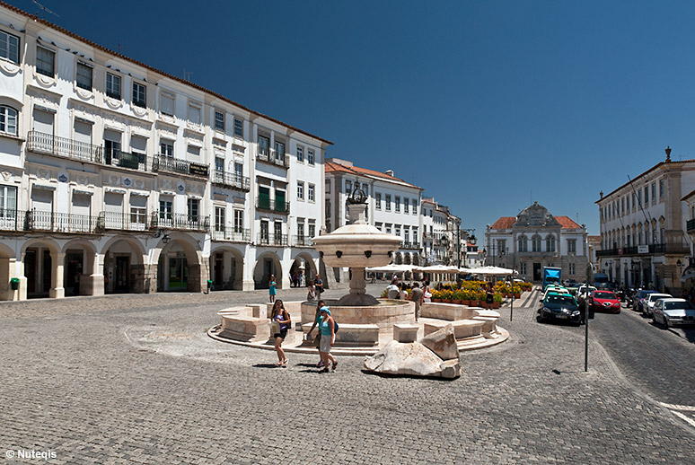 Portugalia, Évora - główny plac, czyli Praça de Giraldo
