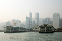 Widok z promu na wyspę Hongkong