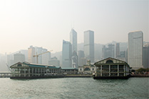 Widok z promu na wyspę Hongkong