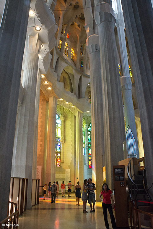 Barcelona, Sagrada Familia - ciekawe efekty świetlne