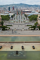 Panorama ze stopni Palau Nacional w kierunku na Plaça Espanya