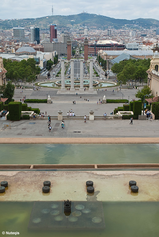 Panorama ze stopni Palau Nacional w kierunku na Plaça Espanya