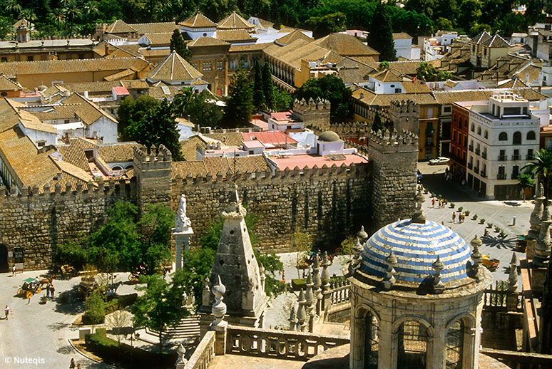 Sewilla, El Real Alcázar, widok z La Giralda