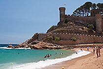 Katalonia - Costa Brava, widok z plaży na Vila Vella w Tossa de Mar