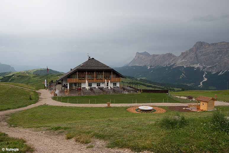 Alta Badia, schronisko Pralongia po deszczu