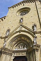 Arezzo, fasada katedry