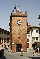 Montepulciano, dom z zegarem