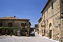 Monteriggioni, restauracja przy Piazza Roma