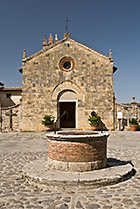 Monteriggioni, kościół przy Piazza Roma