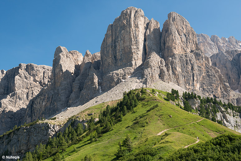 Dolomity, Passo Gardena - jedna z przełęczy Sellarondy