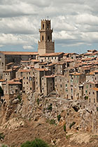 Toskania, Pitigliano - stare miasto na skale