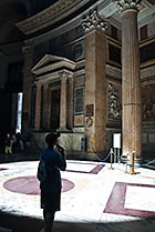 Rzym, plama słońca we wnętrzu Panteonu