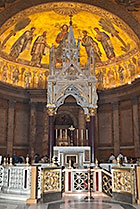 Rzym, bazylika św. Pawła za Murami, cyborium ponad grobem patrona