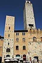 San Gimignano, wieże na Piazza del Duomo, wyższa Torre Rognosa