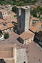 San Gimignano, Piazza del Duomo i bliźniacze wieże Salvucci z wieży Torre Grossa