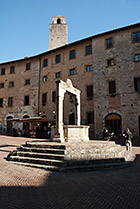 San Gimignano, Piazza della Cisterna