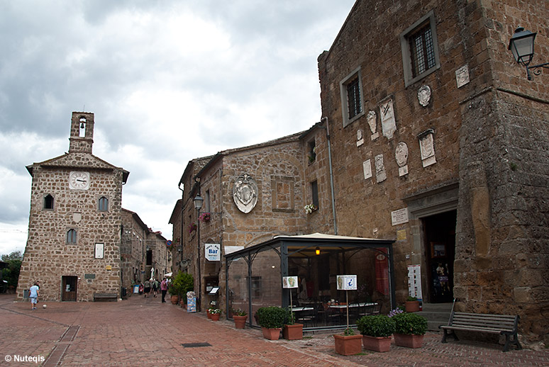 Sovana, Palazzo dellArchivio i Palazzo Pretorio