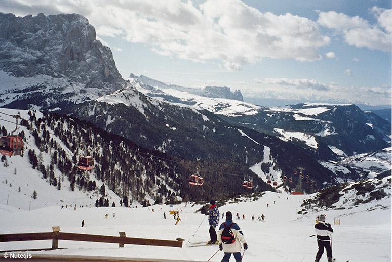 Włochy, Dolomity, widok na Val Gardena z Dantercepies