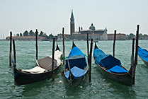 Wenecja, gondole w basenie św. Marka