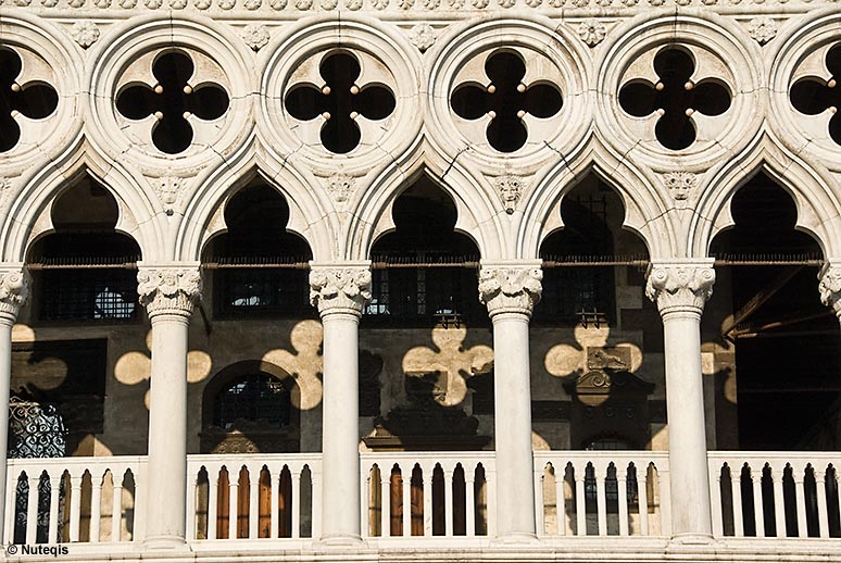 Wenecja, fragment fasady Pa��acu Do����w
