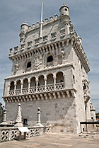 Lizbona, Torre de Belém, wieża widziana z poziomu fortecy