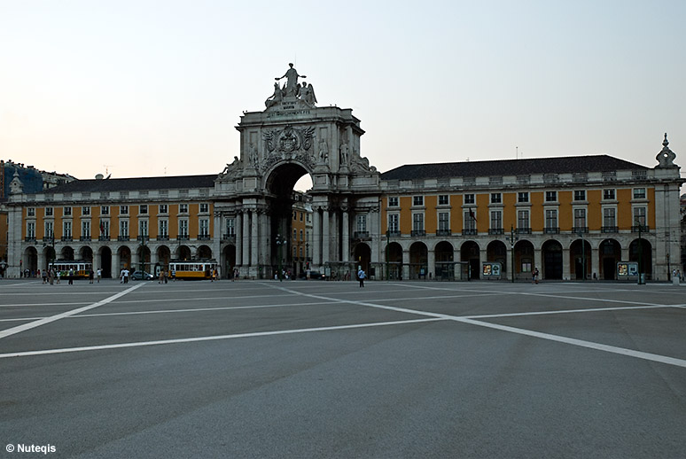 Lizbońska Baixa, łuk Arco do Triunfo da Rua Augusta na Praça do Comércio