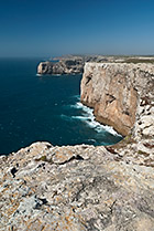 Algarve, Sagres - atlantyckie klify widziane z Cabo de São Vicente