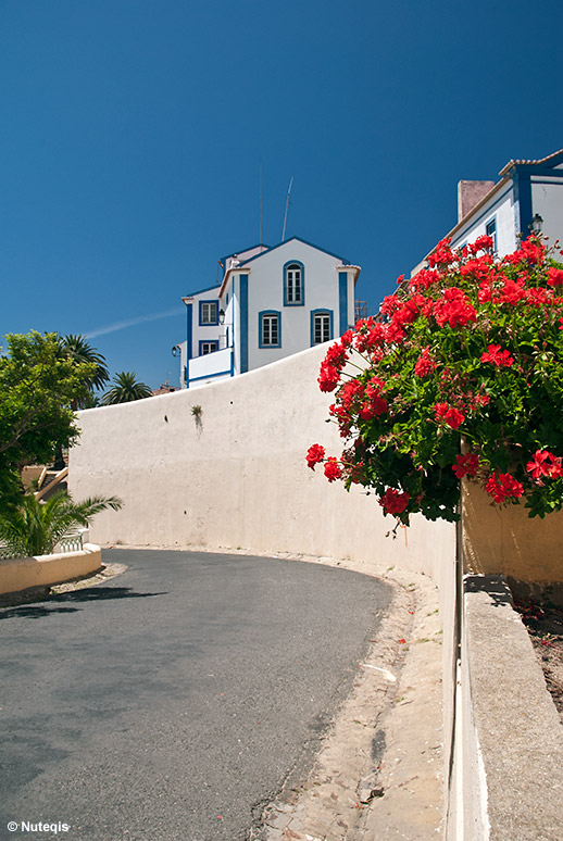 Alentejo, Sines - uliczka na skarpie