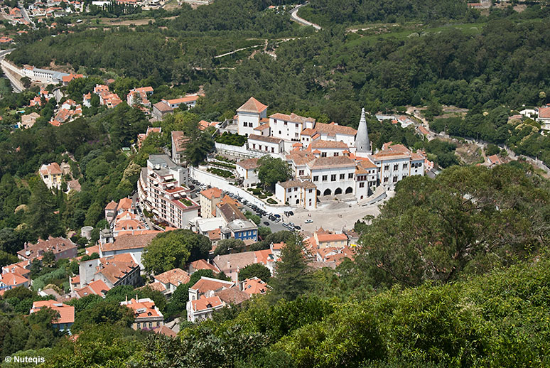 Portugalia, Sintra - w historycznym centrum wznosi się Palácio Nacional de Sintra