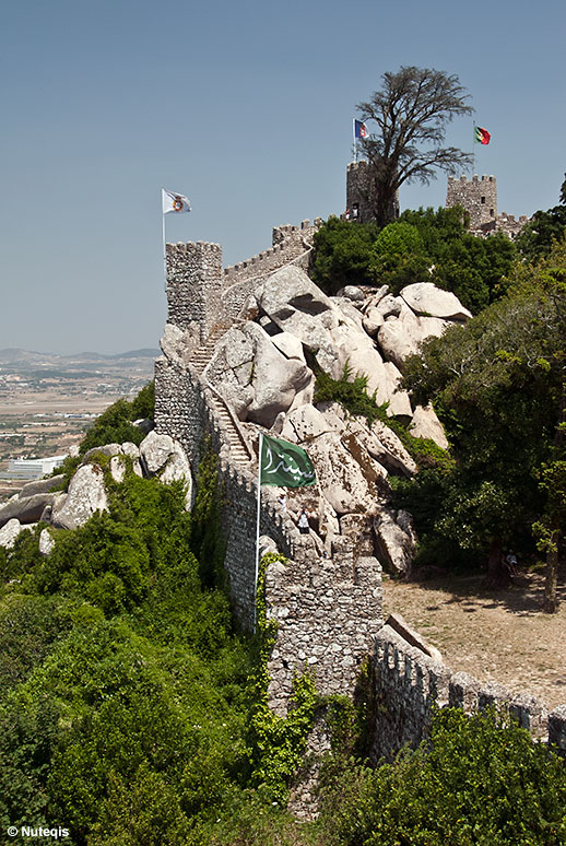 Sintra, wij��ce si�� na wzg��rzu ruiny zamku Maur��w