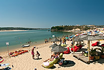 Portugalia, plaża w Vila Nova de Milfontes nad rzeką Mira