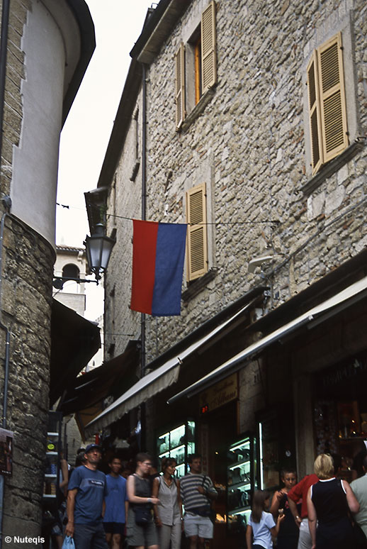 San Marino, sklepy i turyści
