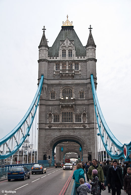 Londyn, ruch na Tower Bridge