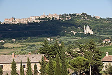 Toskania - Montepulciano, poniżej kościół San Biagio