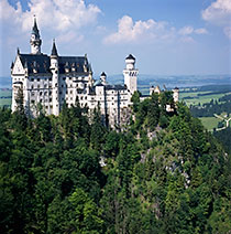 Zamek Neuschwanstein widziany z Marienbrücke Zamek Neuschwanstein widziany z Marienbrücke