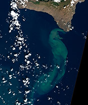 Pył wulkaniczny tym razem unoszony przez wodę, fot. NASA