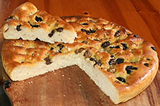 Focaccia z oliwkami, fot. J.P.Lon